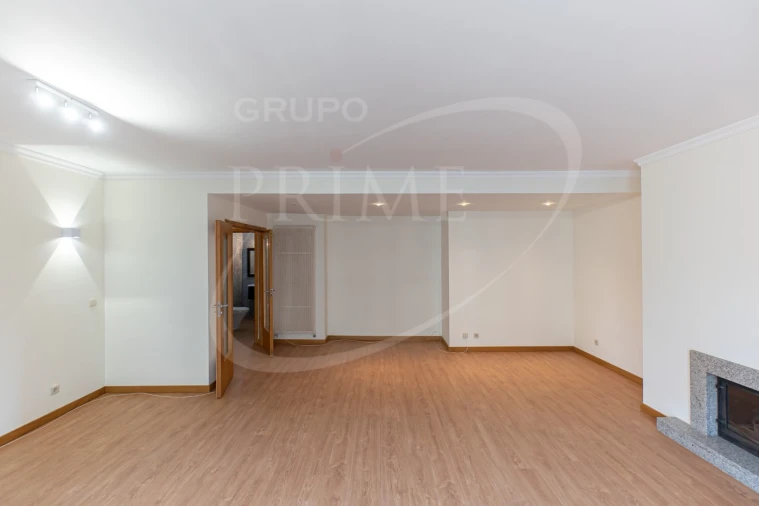 Apartamento T3 para Arrendamento em Aldoar, Foz do Douro e Nevogilde Foto 3