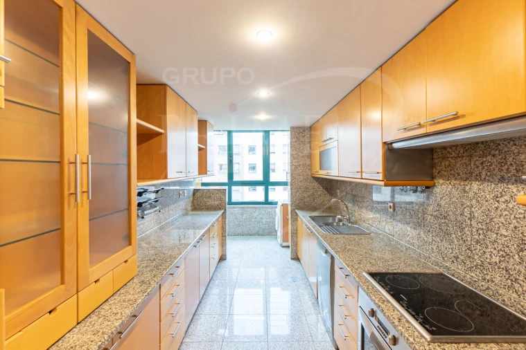 Apartamento T3 para Arrendamento em Aldoar, Foz do Douro e Nevogilde Foto 4