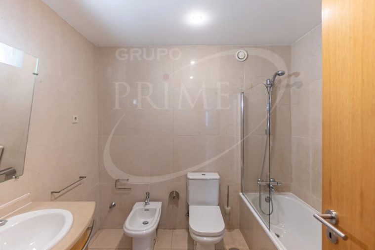 Apartamento T3 para Arrendamento em Aldoar, Foz do Douro e Nevogilde Foto 18