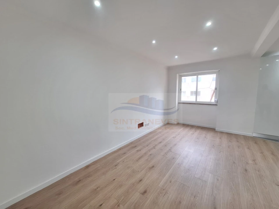 Apartamento T3 para Venda em Queluz e Belas Foto 17