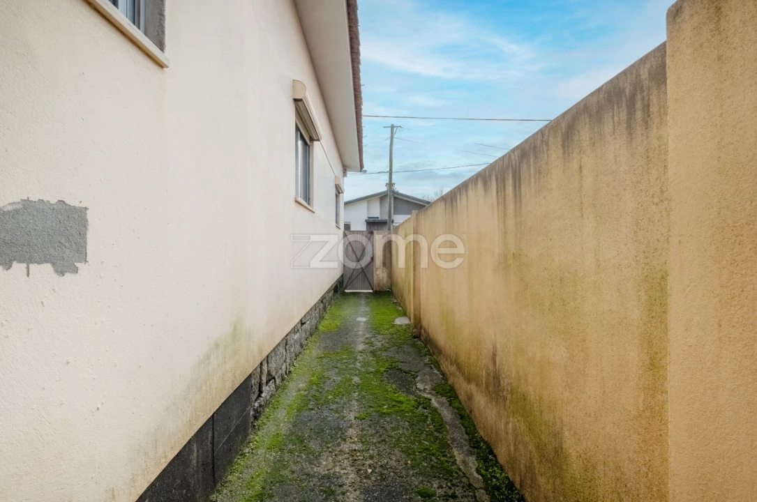 Moradia T3 para Venda em Serzedo e Perosinho Foto 26