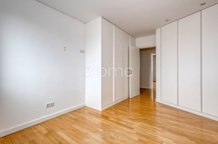 Apartamento T2 para Arrendamento em Paranhos Foto 12