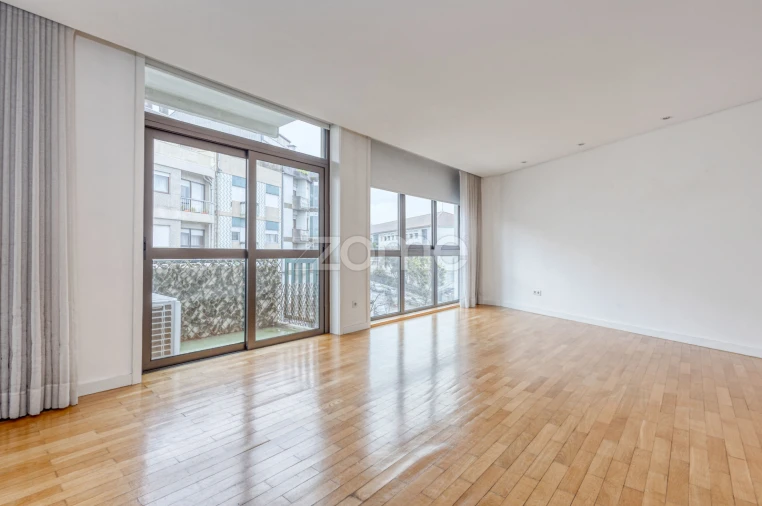 Apartamento T2 para Arrendamento em Paranhos Foto 4