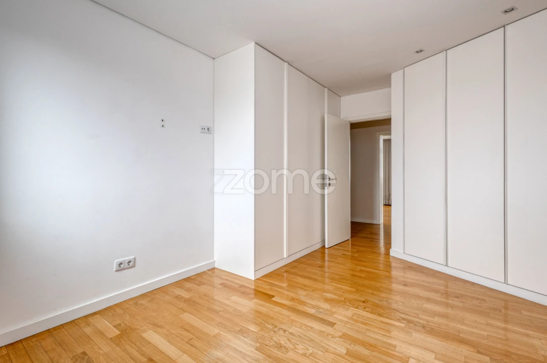 Apartamento T2 para Arrendamento em Paranhos Foto 12