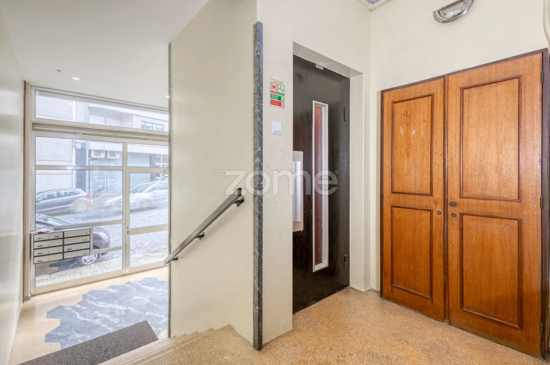Apartamento T2 para Arrendamento em Paranhos Foto 18