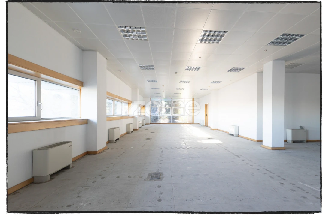 Escritório para Arrendamento em Santa Maria e São Miguel, São Martinho, São Pedro Penaferrim Foto 1