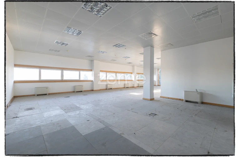 Escritório para Arrendamento em Santa Maria e São Miguel, São Martinho, São Pedro Penaferrim Foto 4