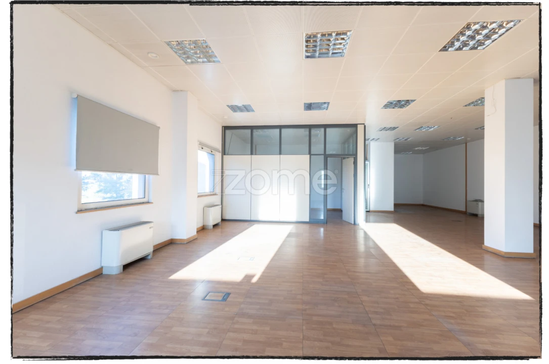 Escritório para Arrendamento em Santa Maria e São Miguel, São Martinho, São Pedro Penaferrim Foto 11