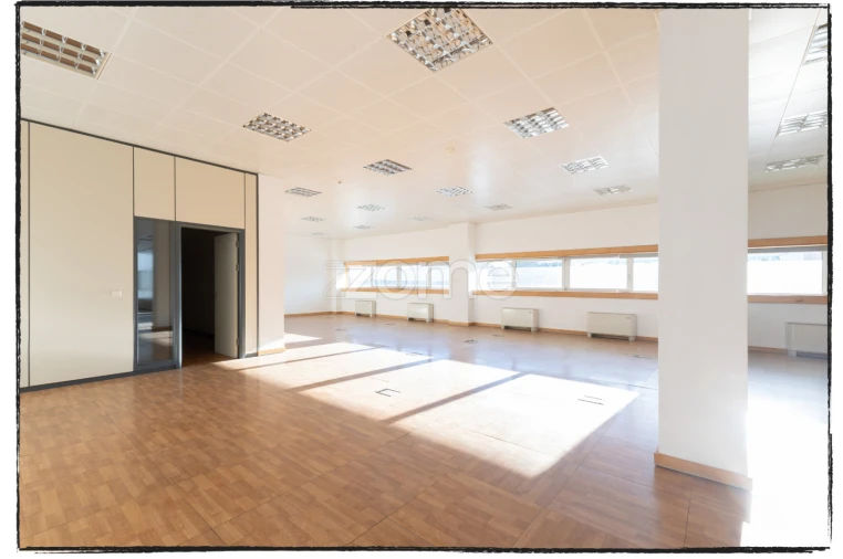 Escritório para Arrendamento em Santa Maria e São Miguel, São Martinho, São Pedro Penaferrim Foto 2