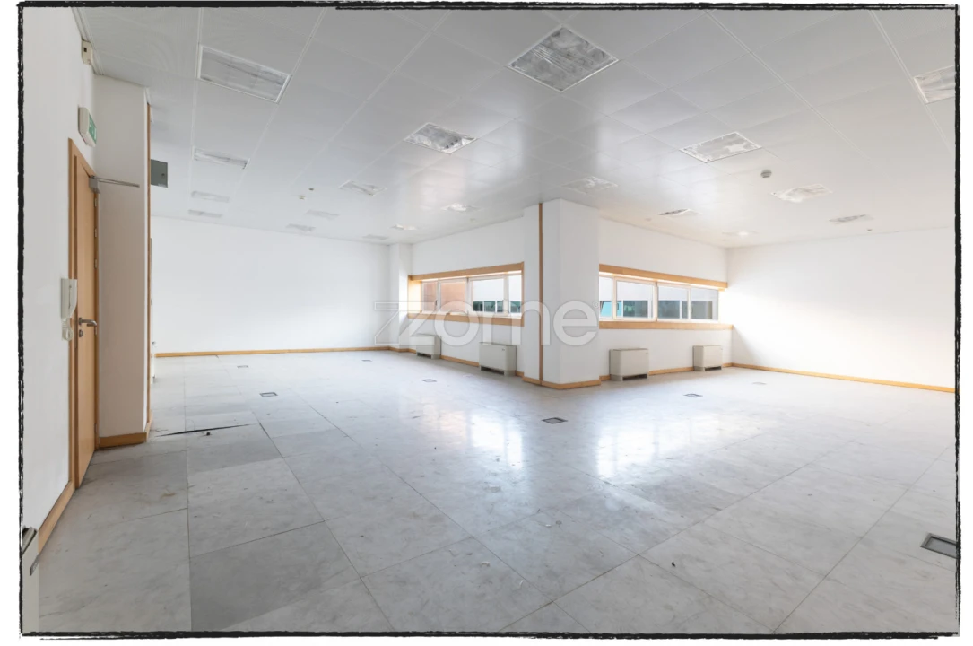 Escritório para Arrendamento em Santa Maria e São Miguel, São Martinho, São Pedro Penaferrim Foto 3