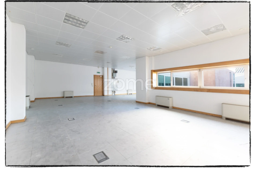 Escritório para Arrendamento em Santa Maria e São Miguel, São Martinho, São Pedro Penaferrim Foto 1