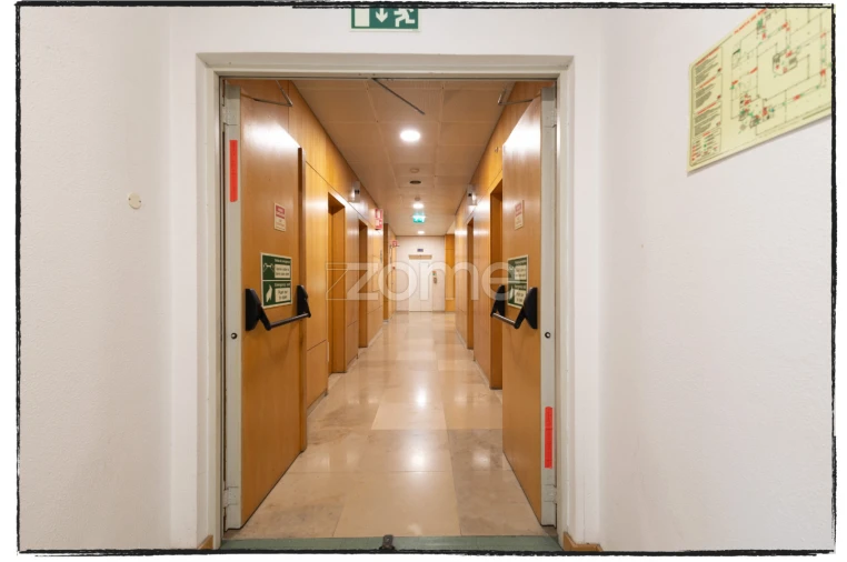 Escritório para Arrendamento em Santa Maria e São Miguel, São Martinho, São Pedro Penaferrim Foto 4