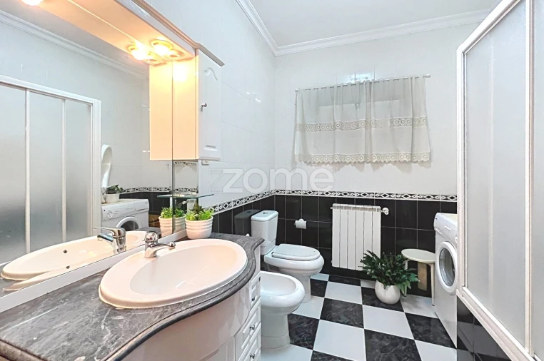 Moradia T8 para Venda em Portela do Fojo-Machio Foto 30