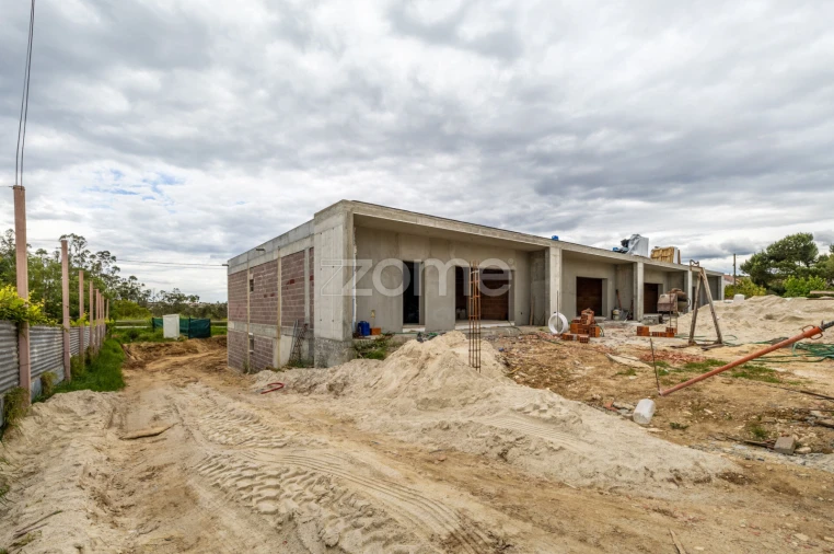 Moradia T3 para Venda em Cela Foto 8