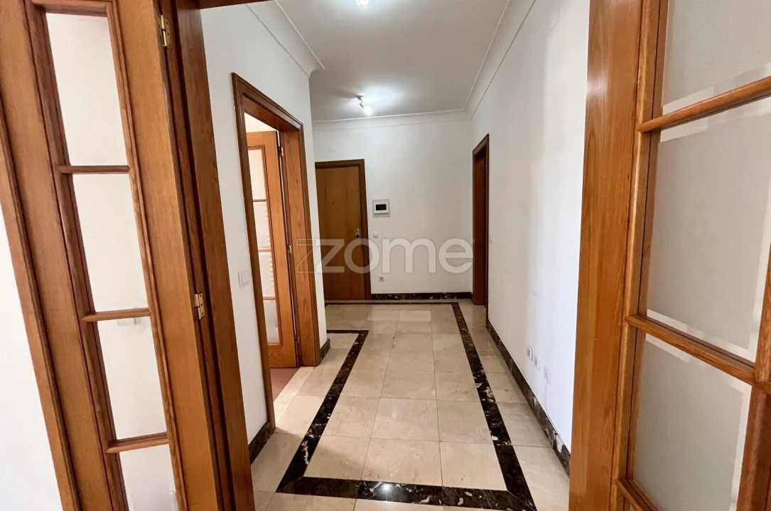 Apartamento T3 para Arrendamento em Santa Clara e Castelo Viegas Foto 13