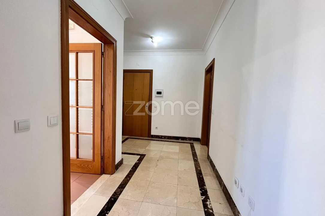 Apartamento T3 para Arrendamento em Santa Clara e Castelo Viegas Foto 9