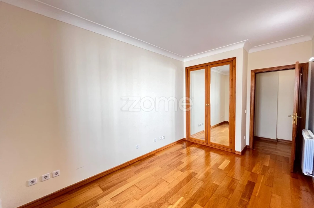 Apartamento T3 para Arrendamento em Santa Clara e Castelo Viegas Foto 10