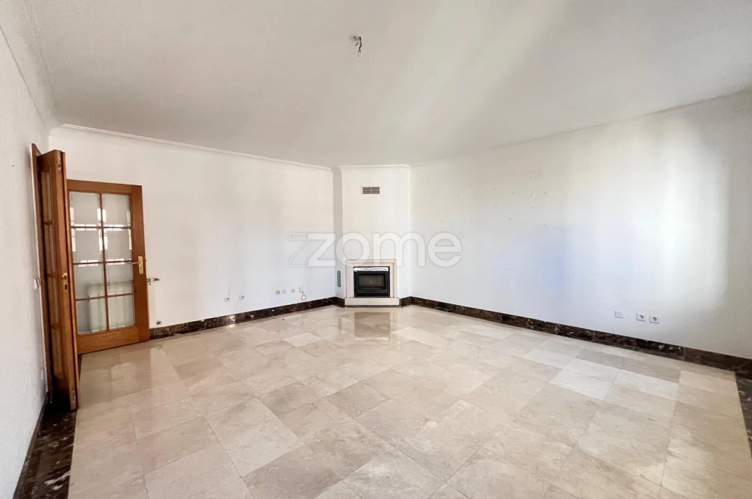 Apartamento T3 para Arrendamento em Santa Clara e Castelo Viegas Foto 4