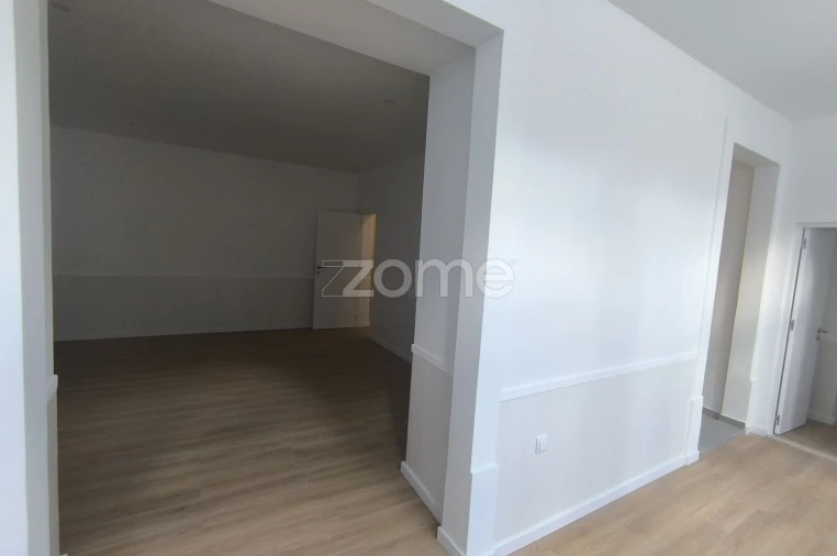 Apartamento T1 para Arrendamento em Avenidas Novas Foto 3