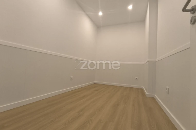 Apartamento T1 para Arrendamento em Avenidas Novas Foto 14