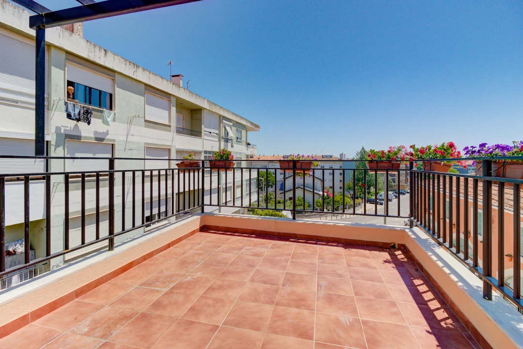 Apartamento T2 para Venda em Massamá e Monte Abraão Foto 13