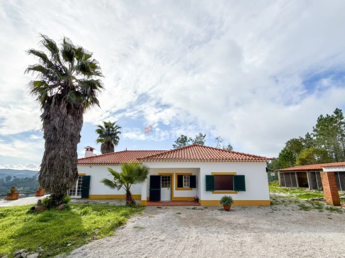 Moradia T3 para Venda em Serra e Junceira Foto 1