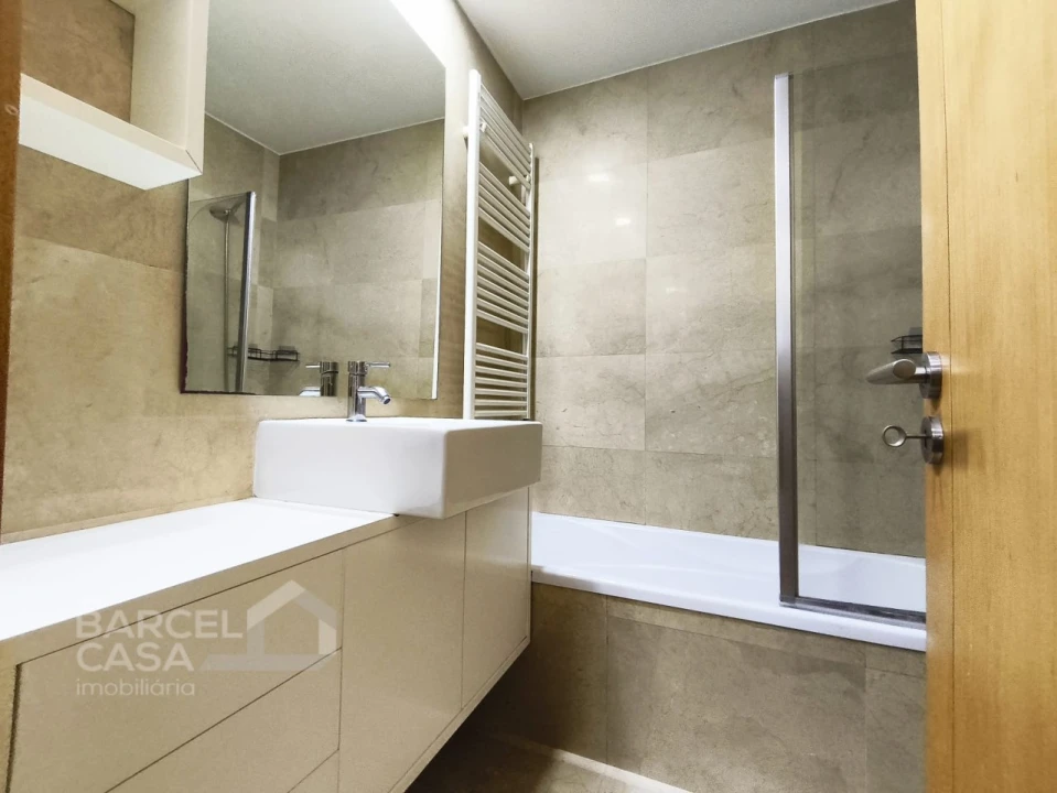 Apartamento T2 para Venda em Arcozelo Foto 24