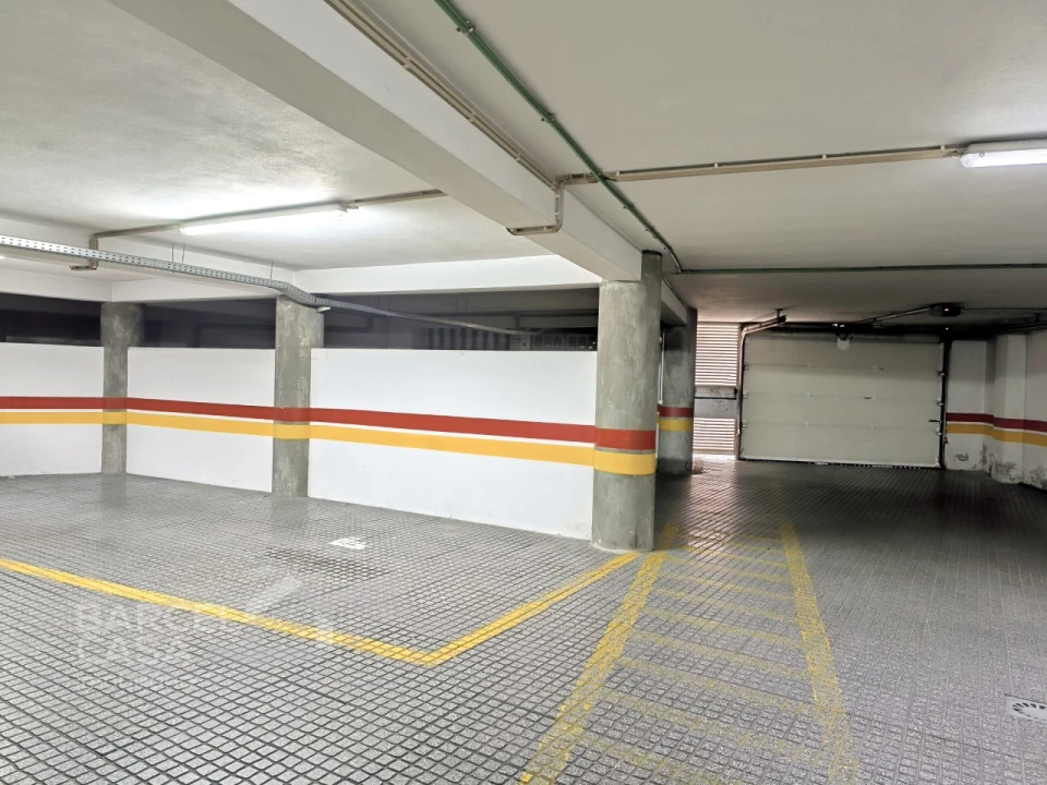 Apartamento T2 para Venda em Arcozelo Foto 31