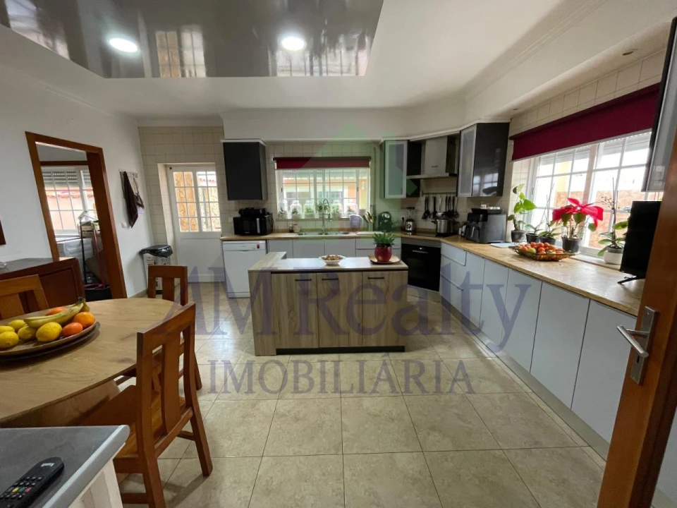 Moradia T4 para Venda em Atouguia da Baleia Foto 3