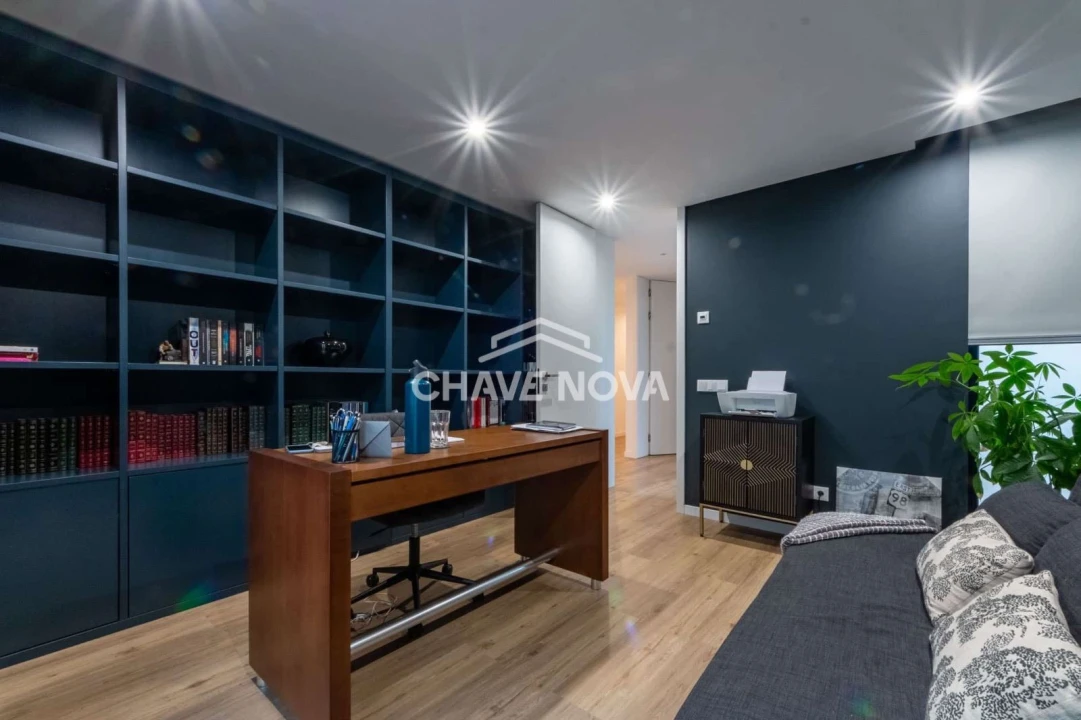 Moradia T4 para Venda em Milheiros Foto 1