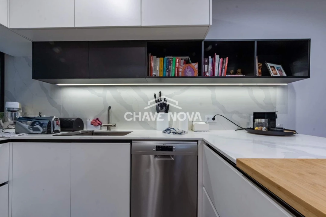 Moradia T4 para Venda em Milheiros Foto 6