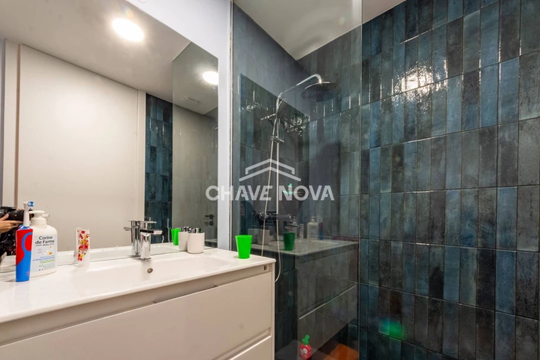 Moradia T4 para Venda em Milheiros Foto 10