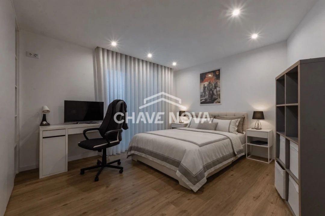 Moradia T4 para Venda em Milheiros Foto 12