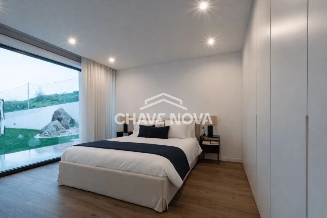 Moradia T4 para Venda em Milheiros Foto 14