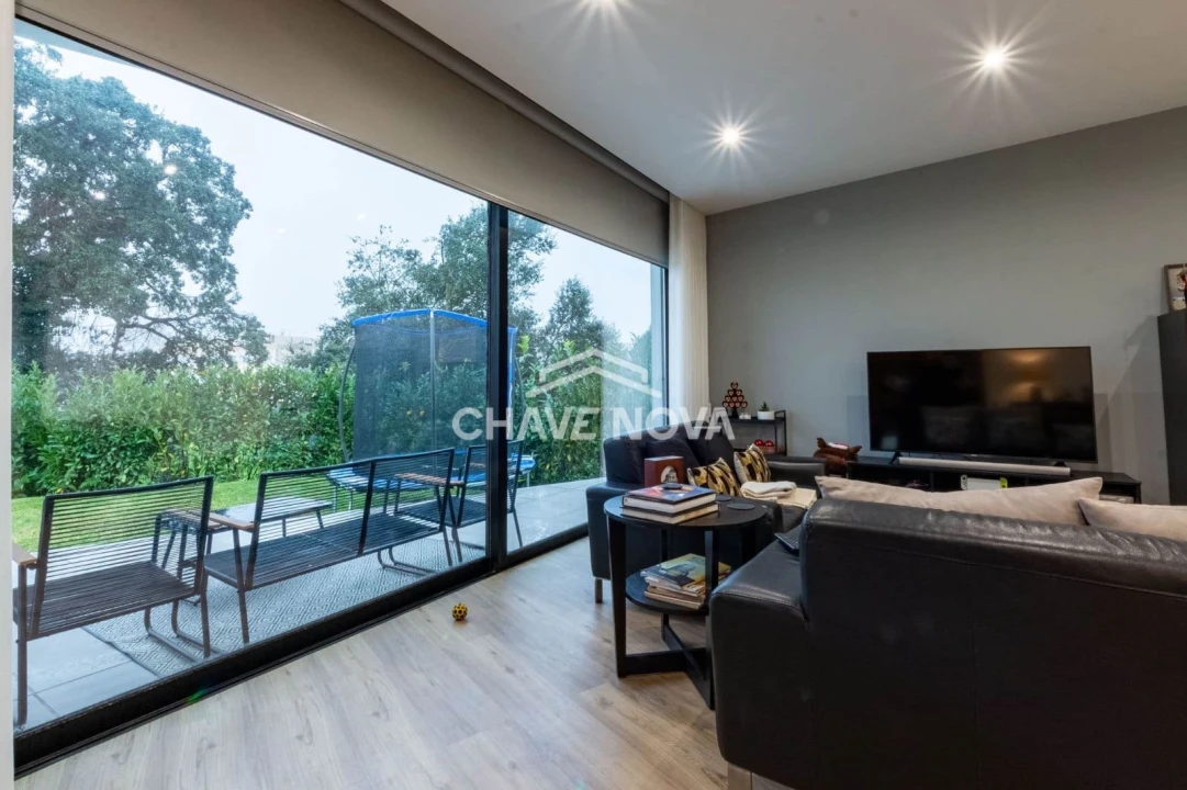 Moradia T4 para Venda em Milheiros Foto 19