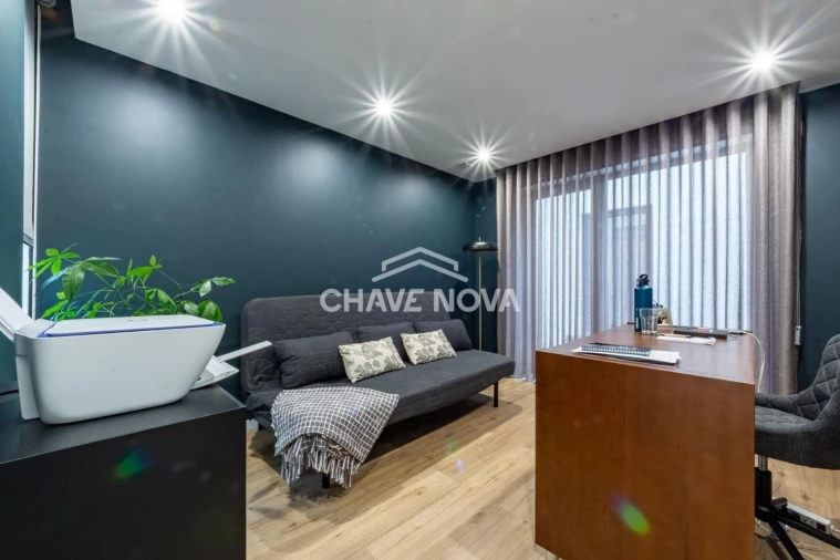 Moradia T4 para Venda em Milheiros Foto 2