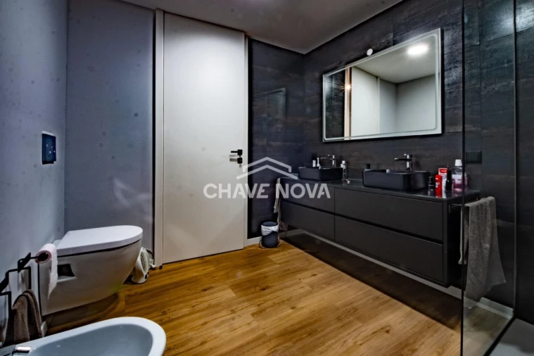 Moradia T4 para Venda em Milheiros Foto 7