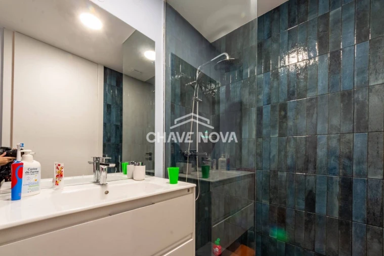 Moradia T4 para Venda em Milheiros Foto 10