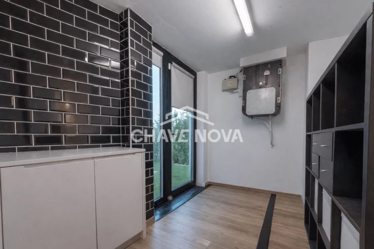 Moradia T4 para Venda em Milheiros Foto 11