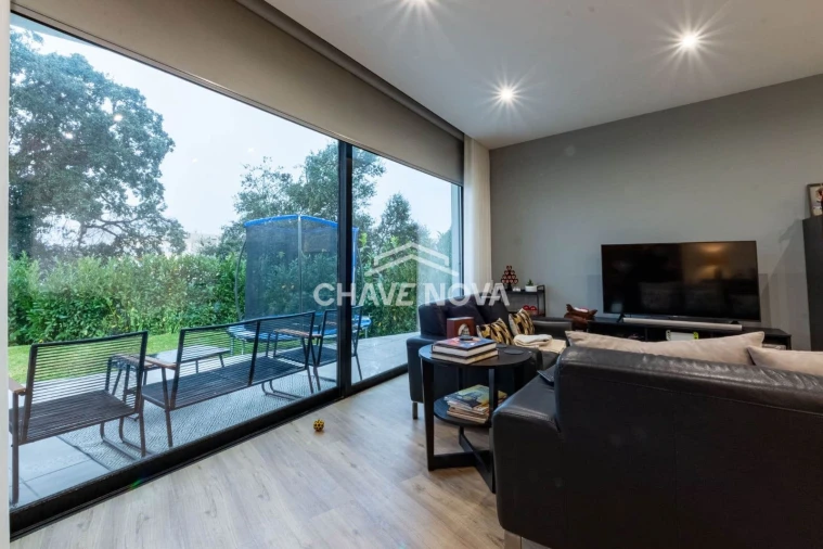 Moradia T4 para Venda em Milheiros Foto 19