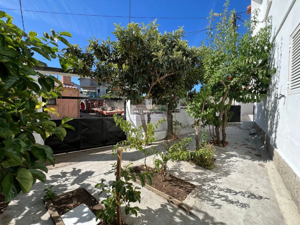 Moradia T4 para Venda em Ferradosa e Sendim da Serra Foto 2