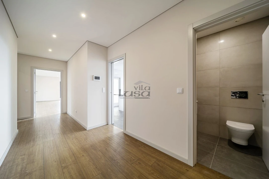 Apartamento T4 para Venda em Cedofeita, Santo Ildefonso, Sé, Miragaia, São Nicolau e Vitória Foto 3