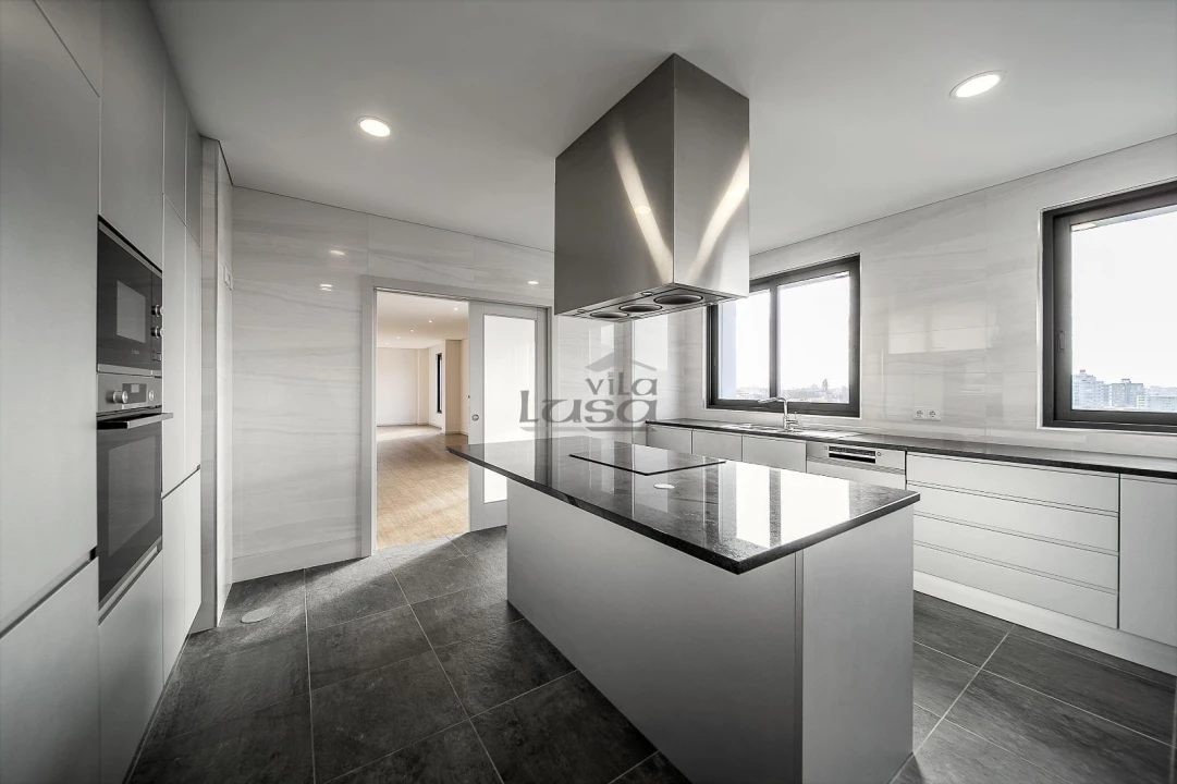 Apartamento T4 para Venda em Cedofeita, Santo Ildefonso, Sé, Miragaia, São Nicolau e Vitória Foto 4