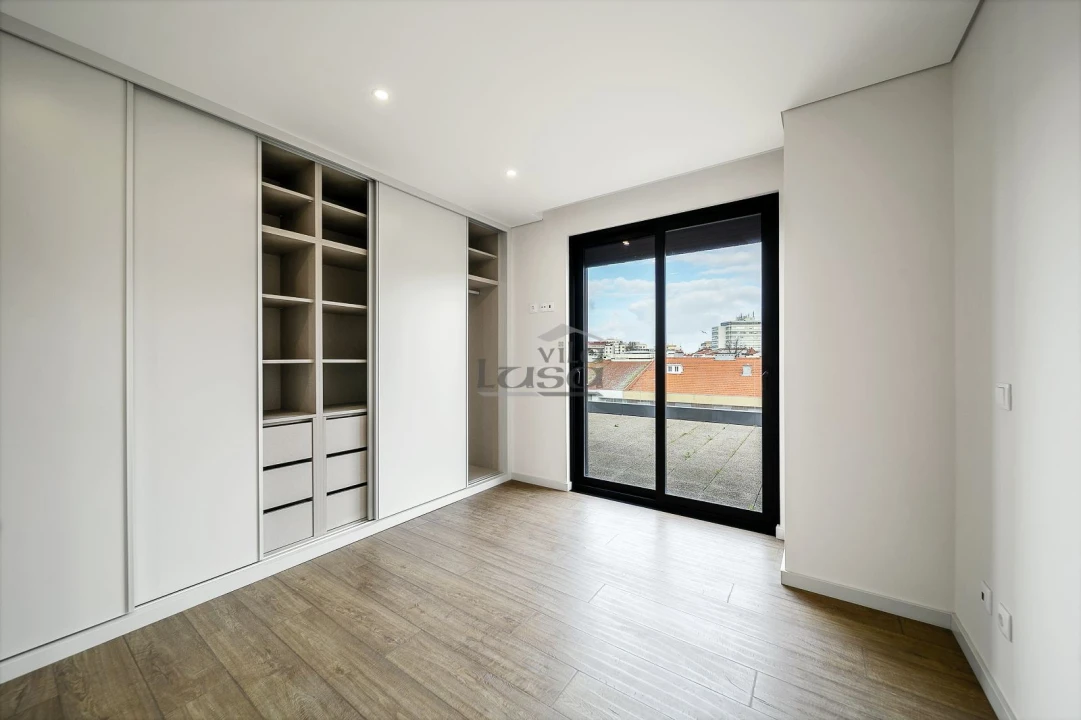 Apartamento T4 para Venda em Cedofeita, Santo Ildefonso, Sé, Miragaia, São Nicolau e Vitória Foto 16