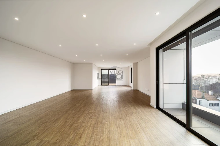 Apartamento T4 para Venda em Cedofeita, Santo Ildefonso, Sé, Miragaia, São Nicolau e Vitória Foto 2