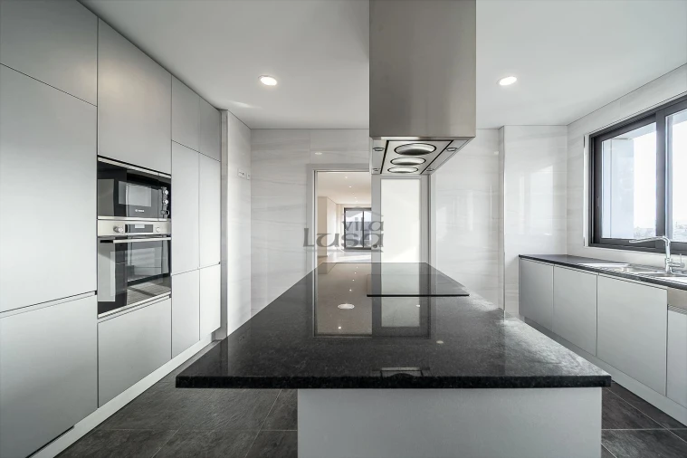 Apartamento T4 para Venda em Cedofeita, Santo Ildefonso, Sé, Miragaia, São Nicolau e Vitória Foto 5