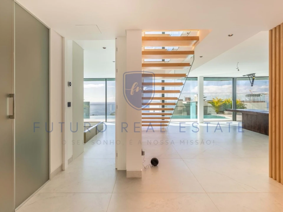 Moradia T4 para Venda em Funchal (Santa Maria Maior) Foto 4