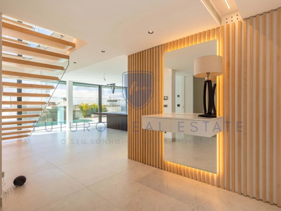 Moradia T4 para Venda em Funchal (Santa Maria Maior) Foto 5