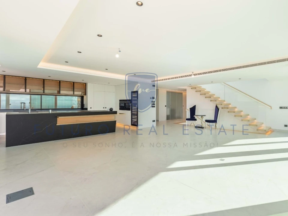 Moradia T4 para Venda em Funchal (Santa Maria Maior) Foto 6