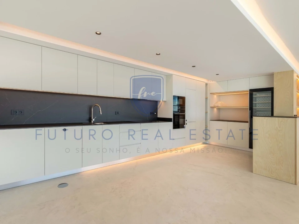 Moradia T4 para Venda em Funchal (Santa Maria Maior) Foto 9